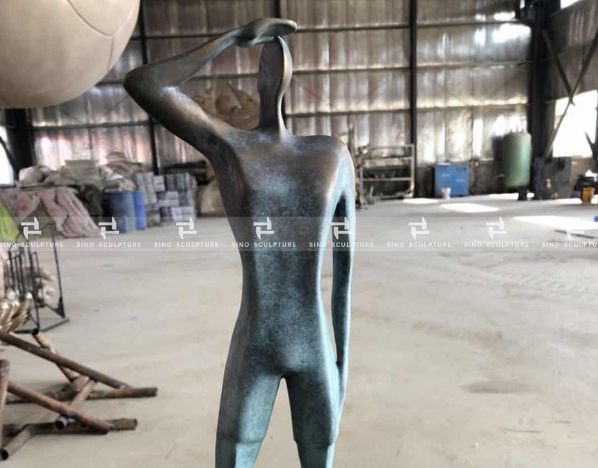 Simon Youngleson�s Casting Bronze Figure Sculpture