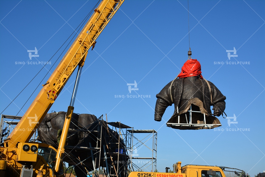 Casting-Bronze-Sculpture-Lifting-Installaiton