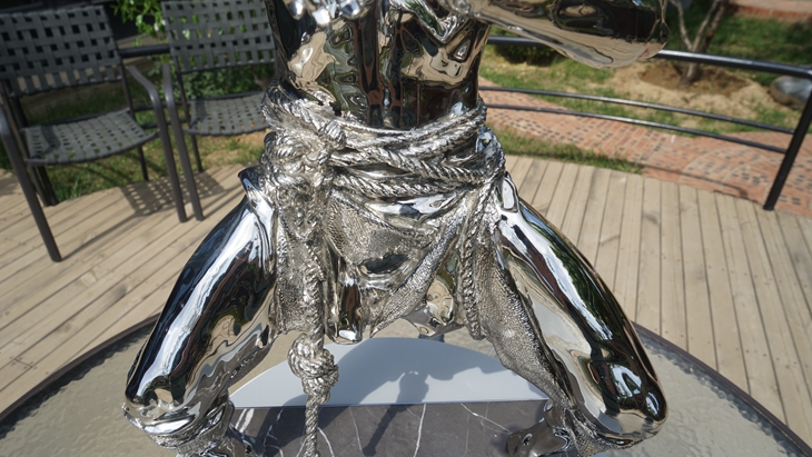 Main Body Close-up of Ren Zhe Stainless Steel Warrior Statue