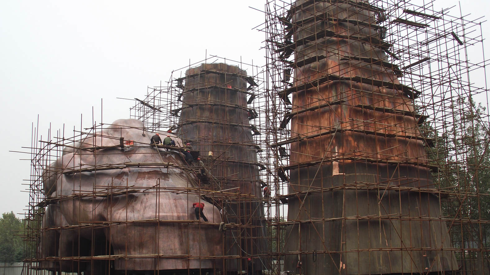 installation of the brass sculpture in large 