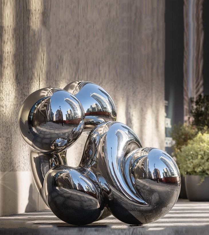Mirror stainless steel contemporary sculpture, Richard Hudson KNOT 