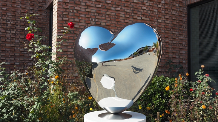 H75cm LOVEME sculpture by UK sculptor Mr. Richard Hudson.