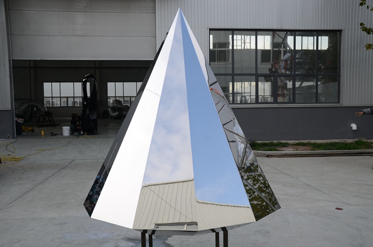 Mirror Polished Steel Diamond Shape Sculpture