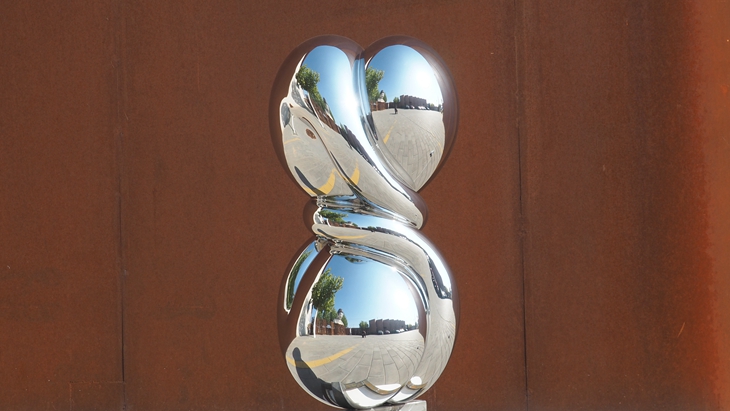 The completion of the mirror polished steel Twisted Sculpture
