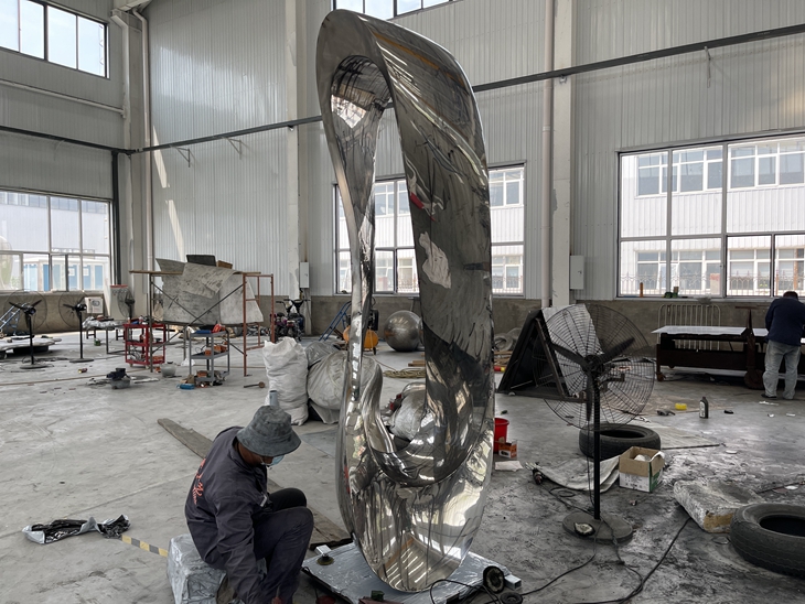Mirror polishing Proress of the Mobius Sculpture in Sino Sculpture Plant