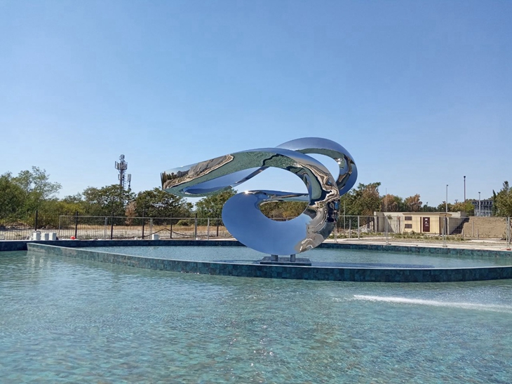 Zephyr sculpture, 5 meters high and 8 meters long,  installation at the Culture Center, Gelendzhik, Russia