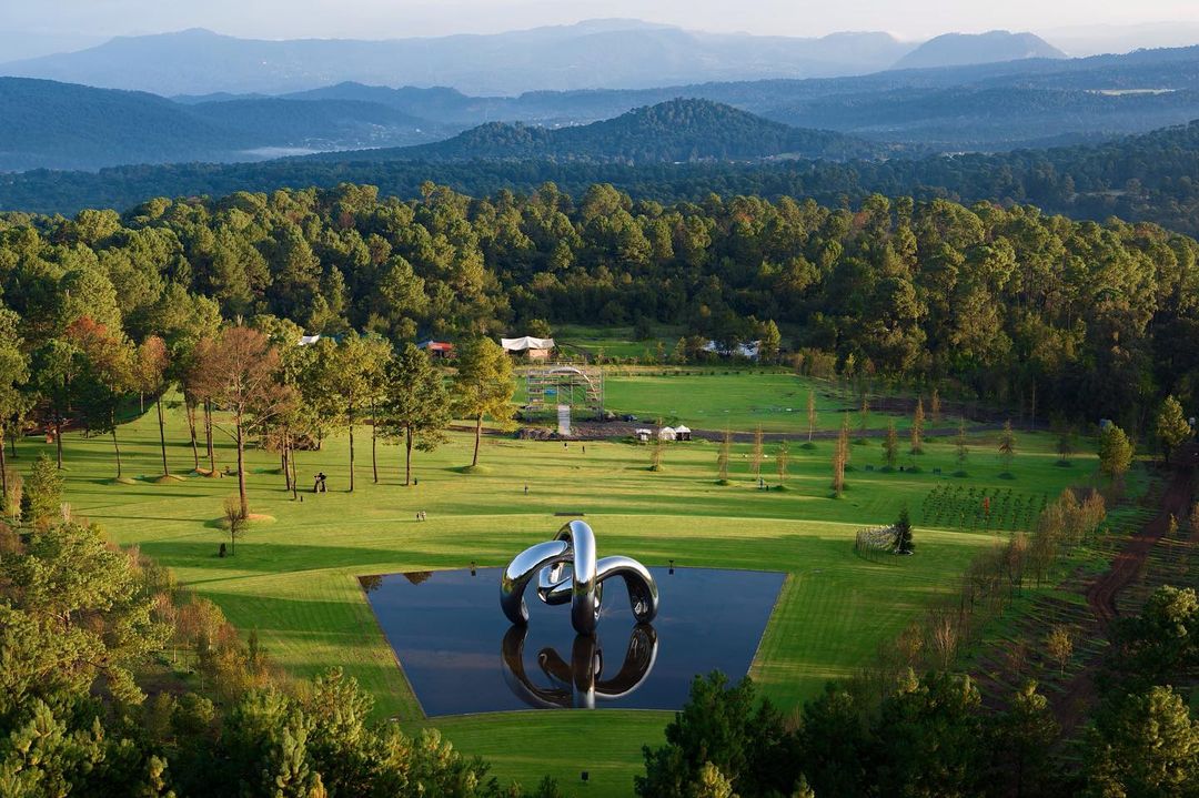 Artist Mr. Hudosn´s Large Mirror Polished Steel Sculpture Vortex Installed in Valle, de Bravo, Mexico. 