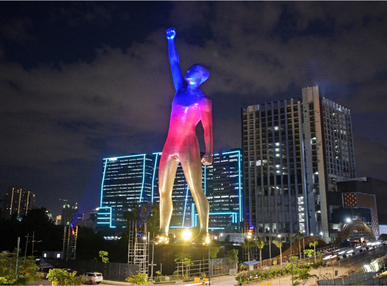 Extenal Projection Lighting Sculpture The Victor in Manila, Philippines