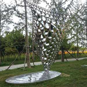 Outdoor Mirror Polished Finish Stainless Steel Sculpture