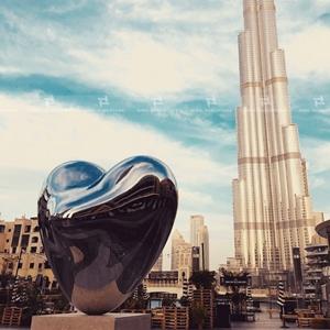 High Mirror Polished stainless steel sculpture-LOVEME in Dubai Mall, UAE