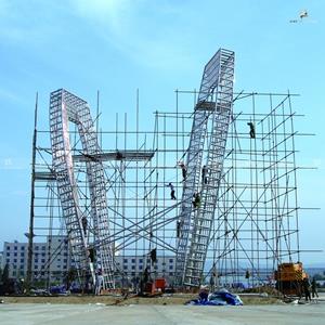 Large landmark mirror polished sculpture