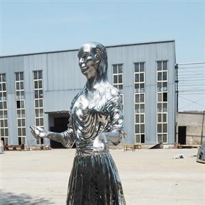Casted stainless steel sculpture with mirror polishing