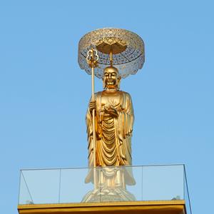 Gold leaf Bronze Ksitigarbha Buddha sculpture in KMSPKS, Singapore