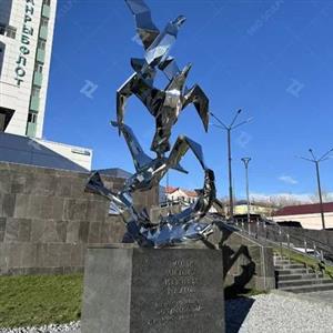 Mirror Polished Stainless Steel Monument Statue