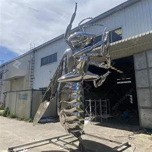 4.8m High Customized Mirror Polished Stainless Steel Bee Sculpture