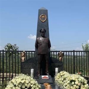 Customized Bronze Monuments And Sculptures Life Size Figure Statue Sculpture